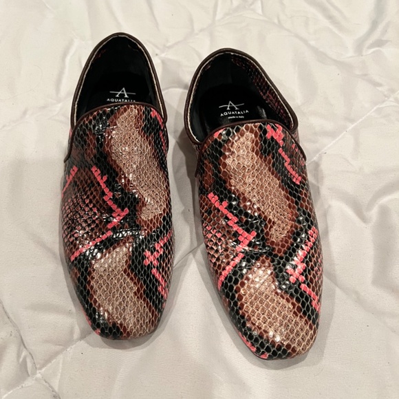 Stunning Aquatalia Snake Embossed Slip Ons - Picture 5 of 9